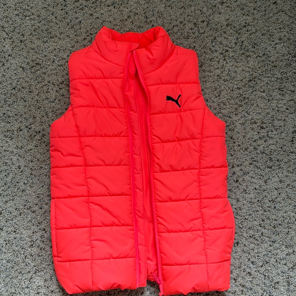 Puma girls puffer vest in neon orange!